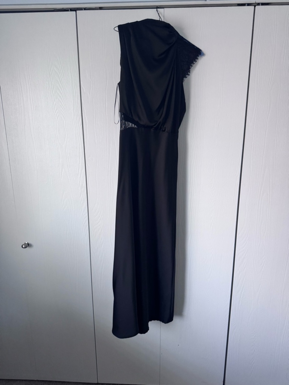 Elegant Black One-Shoulder Evening Dress